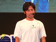 ハドソンブースでは、前園真聖氏が『デカスポルタ』の「サッカー」に挑戦!