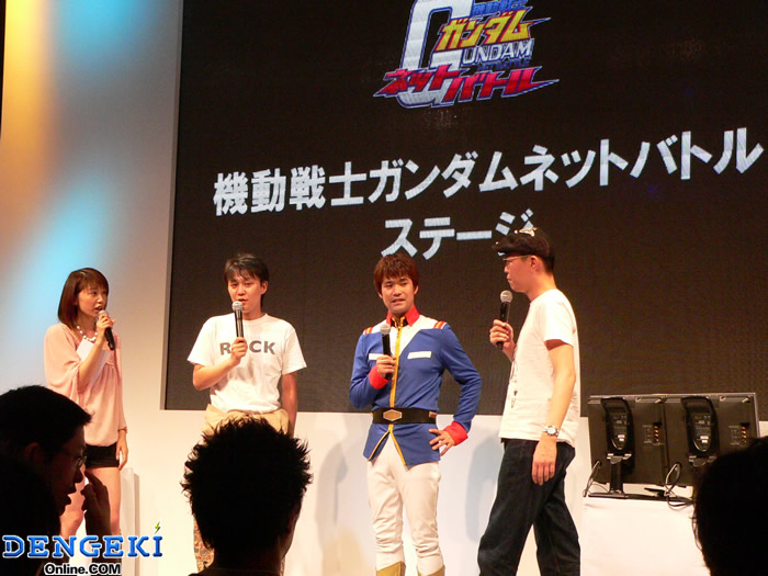 「ガンダム芸人」がソフトバンクブースに来場