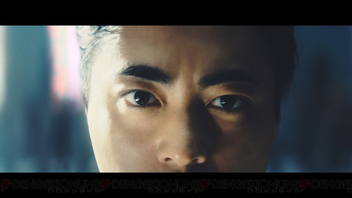 マエストロ姿の山田孝之さんがPS4キャンペーンを指揮。表情やキレのある動きに注目